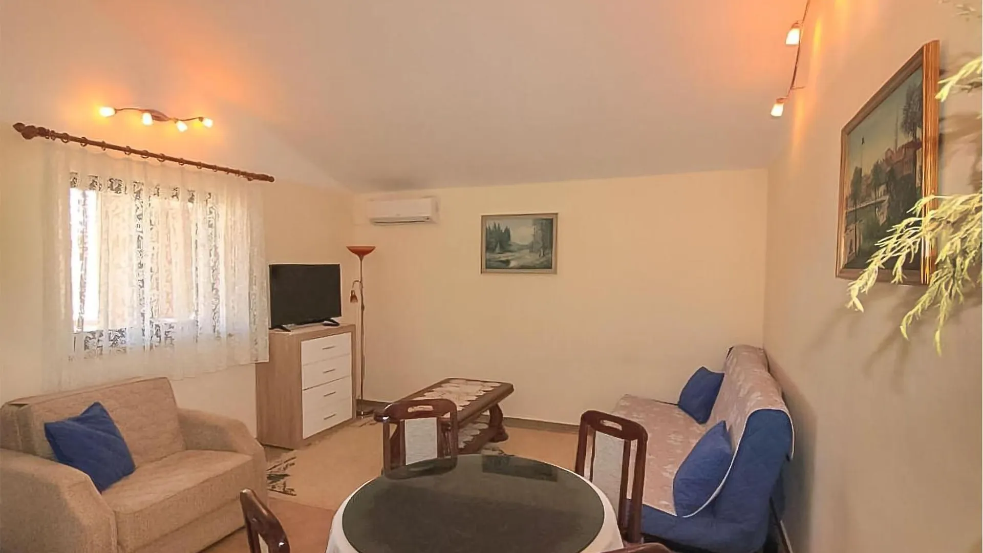 Cozy Apartment In Nin With Kitchen