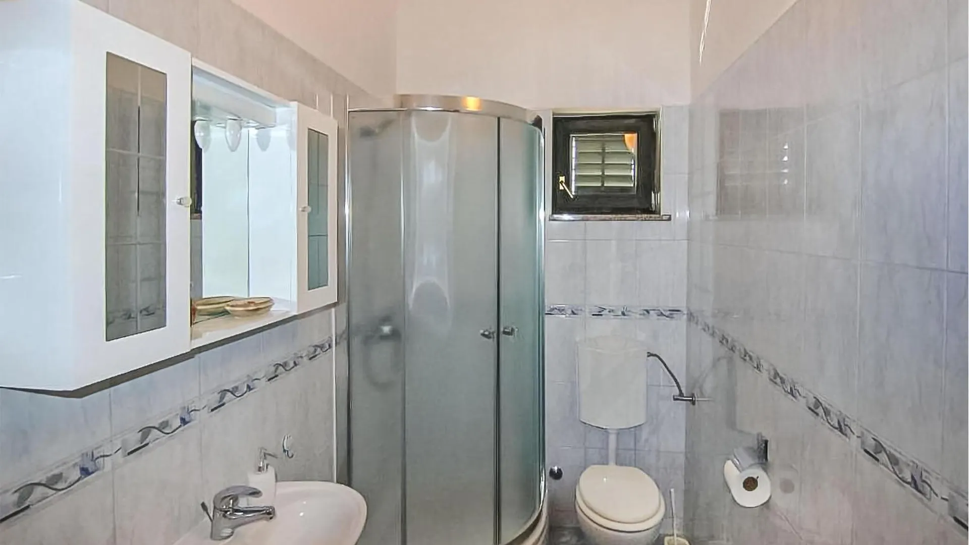 Cozy Apartment In Nin With Kitchen